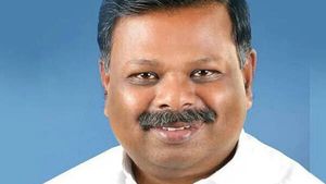 ഏഴു ദിവസത്തിനുള്ളില്‍ വീടൊഴിയണം; എസ് രാജേന്ദ്രന് റവന്യു വകുപ്പിന്റെ നോട്ടീസ്