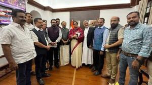 കണ്ണൂര്‍ വിമാനത്താവളത്തിന് കൂടുതല്‍ സര്‍വീസുകള്‍ ആരംഭിക്കണം: നിവേദനം നല്‍കി