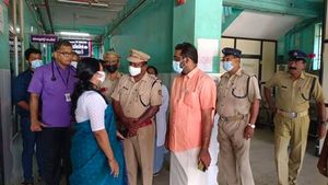 ആലപ്പുഴ മെഡിക്കല്‍ കോളേജില്‍ ആരോഗ്യമന്ത്രിയുടെ മിന്നല്‍ സന്ദര്‍ശനം; പരാതികള്‍ അറിയിച്ച് രോഗികള്‍