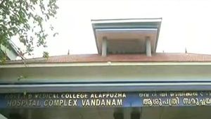 ശസ്ത്രക്രിയയ്ക്ക് ശേഷം പഞ്ഞിക്കെട്ട് വയറ്റില്‍ മറന്നുവച്ചു; ആലപ്പുഴ മെഡിക്കല്‍ കോളേജിനെതിരെ പരാതി