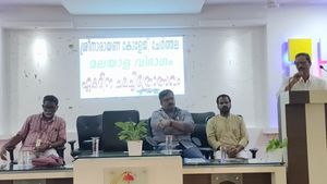 അന്താരാഷ്ട്ര ചലച്ചിത്രോത്സവം: സഞ്ചരിക്കുന്ന സിനിമാവണ്ടിയ്ക്ക് സ്വീകരണമൊരുക്കി കലാലയം, 