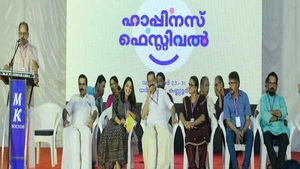 ഇന്ത്യയെ മത രാഷ്ട്രമാക്കാൻ കഠിനശ്രമം നടത്തുന്നു: ബാലചന്ദ്രൻ ചുള്ളിക്കാട്