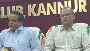 ഹാന്‍വീവില്‍ റെക്കാര്‍ഡ് വില്‍പന, സി. ഐ.ടി.യു നടത്തുന്ന സമരത്തിന് വഴങ്ങില്ലെന്ന് ചെയര്‍മാന്‍