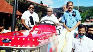 ശബരിമല: ഡിഎംകെ മേയർ വക അയ്യപ്പ സന്നിധിക്കായി പുതിയ ട്രാക്ടർ, വില 12 ലക്ഷം