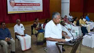 കുട്ടികളുടെ അഭിപ്രായങ്ങള്‍ തള്ളി കളയാതെ രക്ഷിതാക്കള്‍ ഉള്‍ക്കൊള്ളണം: മുഖ്യമന്ത്രി