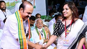 സോഷ്യല്‍ മീഡിയ താരമായ മഹിള കോണ്‍ഗ്രസ് നേതാവിനെതിരെ സാമ്പത്തികത്തട്ടിപ്പ് കേസ്