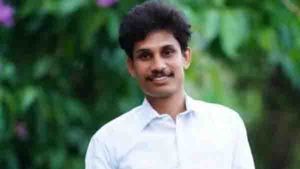 ഉമ്മന്‍ചാണ്ടിയുടെ ചിത്രമില്ലാത്തത് ചോദ്യം ചെയ്തു; യൂത്ത് കോണ്‍ഗ്രസ് നേതാവിന് ഡിസിസി നേതാവിന്റെ മര്‍ദ്ദനം