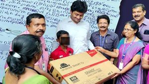  'മാസങ്ങളായി വീട്ടില്‍ കറണ്ട് ഇല്ല', ആലപ്പുഴ കളക്ടറെ തേടി വിദ്യാര്‍ത്ഥിയുടെ കത്ത്, ഉടന്‍ പരിഹാരം