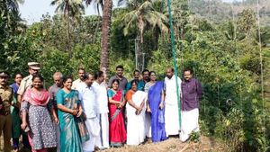 കാട്ടാനശല്യം തടയാൻ വനാതിർത്തിയിൽ സൗരോർജ തൂക്കുവേലി