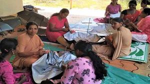 ആറളം ഫാമിലെ കുടനിര്‍മ്മാണം പഠിക്കാന്‍ ആന്ധ്രാപ്രദേശ് സംഘമെത്തി