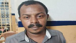 മദ്യലഹരിയില്‍ വ്യാജ ബോംബ് ഭീഷണി: സിറ്റി സ്വദേശിയായ യുവാവിനെ കോടതിയില്‍ ഹാജരാക്കി