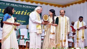 ആരോഗ്യ സര്‍വകലാശാല 16298 പേര്‍ക്ക് ബിരുദം നല്‍കി; ചടങ്ങില്‍ പങ്കെടുത്ത് ഗവര്‍ണര്‍