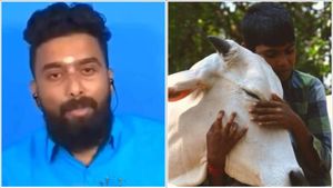 വിദേശത്ത് ആളുകള്‍ 200 ഡോളര്‍ കൊടുത്ത് പശുവിനെ കെട്ടിപ്പിടിക്കുന്നു; ഭ്രാന്ത് വരെ മാറും; യുവമോര്‍ച്ച നേതാവ്