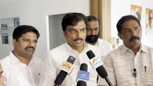 ഉന്നത പൊലിസ് ഉദ്യോഗസ്ഥന്റെ ഭീഷണി, ഡി.സി.സി ജനറല്‍ സെക്രട്ടറി മുഖ്യമന്ത്രിക്ക് പരാതി നല്‍കി 
