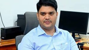 ഭക്ഷണം ഉപേക്ഷിച്ച് പട്ടിണികിടന്നില്ല; 14 ദിവസം കൊണ്ട് ജാഫര്‍ മാലിക് ഐഎഎസ് കുറച്ചത് 9 കിലോ