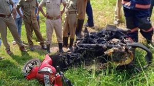 തലശേരിയില്‍ ഇന്‍ഷൂറന്‍സ് ക്‌ളെയിമിനായി ഷോറൂമിലെത്തിച്ച ഇരുചക്രവാഹനം