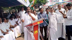  കേരളം ഭരിക്കുന്നത് പിണറായി കുടുംബം, മറ്റു മന്ത്രിമാര്‍ പാവകളെന്ന് മാര്‍ട്ടിന്‍ ജോര്‍ജ്