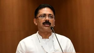 മാനസാന്തരം വന്നത് ആര്‍ക്ക്? ജമാഅത്തിനോ ആര്‍എസ്എസിനോ... അറിയണമെന്ന് കെടി ജലീല്‍