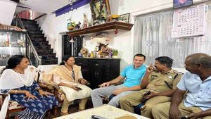സലാവത്തിന് പറക്കാം, സ്വന്തം റഷ്യയിലേക്ക്; കൊച്ചിയില്‍ കുടുങ്ങിയ റഷ്യക്കാരന്റെ യാത്ര ഉടന്‍