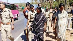 സ്വര്‍ണമാല കവര്‍ന്ന സംഭവം: തമിഴ്‌നാട് സ്വദേശിനികളുമായി പൊലിസ് തെളിവെടുപ്പ് 