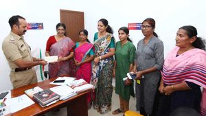 സ്ത്രീത്വത്തെ അവഹേളിച്ചുവെന്ന ആരോപണത്തില്‍ കെ.സുരേന്ദ്രനെതിരെ കണ്ണൂരിലും പരാതി നല്‍കി
