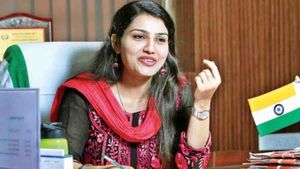ചെയ്യാവുന്നതെല്ലാം ചെയ്തു, സ്ഥലം മാറ്റം സ്വാഭാവികം മാത്രം; പ്രതികരണവുമായി രേണു രാജ്