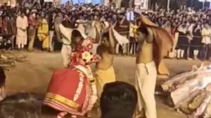 14 വയസുകാരന്‍ തീച്ചാമുണ്ഡി കെട്ടിയതിന് ബാലാവകാശകമ്മിഷന്‍ കേസെടുത്തു