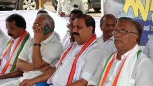 ഇരിക്കൂരിലേക്കുള്ള കെഎസ്ആര്‍ടിസി ഓട്ടം നിര്‍ത്തി; കുത്തിയിരിപ്പ് സമരവുമായി എംഎല്‍എ