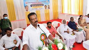 ജനങ്ങളുടെ കീശയില്‍ കൈയ്യിട്ടു വാരുന്ന ഉദ്യോഗസ്ഥര്‍ സര്‍വീസില്‍ ഉണ്ടാവില്ല: മന്ത്രി രാധാകൃഷ്ണന്‍