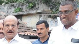കൊച്ചി കോര്‍പറേഷനില്‍ അട്ടിമറിക്ക് സാധ്യത തെളിയുന്നു; ടികെ അഷ്‌റഫ് കോണ്‍ഗ്രസ് വേദിയില്‍