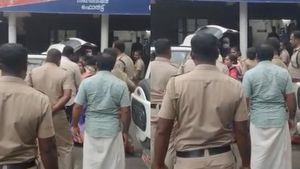 വിവാഹവേദിയില്‍ നിന്ന് പൊലീസ് കൊണ്ടുപോയ യുവതിയെ വരനൊപ്പം പോകാന്‍ അനുവദിച്ച് മജിസ്‌ട്രേറ്റ്