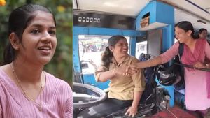 'നോവ'യുടെ വളയം ഈ വളയിട്ട കൈകളില്‍ സുരക്ഷിതം: ജില്ലയിലെ ആദ്യ വനിതാ ബസ് ഡ്രൈവറായി അനുഗ്രഹ