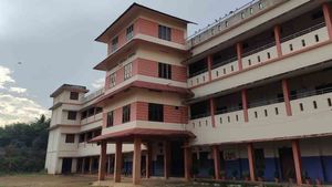 മുടിയില്‍ കളര്‍ ചെയ്തു വന്നു; ആദ്യദിനം തന്നെ ആറാം ക്ലാസുകാരനെ പുറത്താക്കി സ്‌കൂള്‍