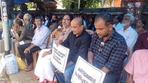 'എന്റെ മകന് സംഭവിച്ചത് ഇനിയാര്‍ക്കും സംഭവിക്കരുത്'; പ്രതിഷേധ ധര്‍ണയില്‍ നിഹാലിന്റെ പിതാവും