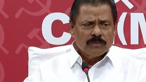 എം വി ​ഗോവിന്ദൻ മൃ​ഗശാലയെക്കുറിച്ച്  പ്രസം​ഗിക്കുന്നതിനിടെ സദസ്സിലേക്ക് പാമ്പ്; ആളുകൾ ഭയന്നോടി