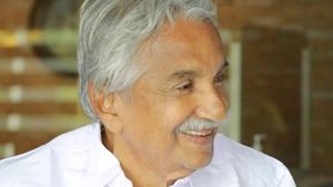  അവസാനമെത്തിയത് കഴിഞ്ഞ വർഷം; തമ്പായിക്കും കേളുവിനും നിർമ്മിച്ച വീടിന്റെ താക്കോൽ നൽകി മടക്കം