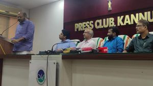 കോര്‍പറേറ്റുകള്‍ക്കായി ദൃശ്യമാധ്യമങ്ങള്‍ വാര്‍ത്തകളാല്‍ ഏറ്റുമുട്ടുന്നുവെന്ന് പി രാജീവ്