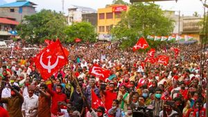 സ്ത്രീയ്ക്ക് അശ്ലീല ചുവയുള്ള സന്ദേശം; ജില്ലാ കമ്മിറ്റി അംഗത്തെ സസ്‌പെന്റ് ചെയ്ത് സിപിഎം