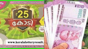 ഓണം ബമ്പർ പാലക്കാട് അടിക്കുമോ? ടിക്കറ്റ് വാങ്ങാൻ കൂട്ടയിടി..ഇതുവരെ വിറ്റത് 3,80,000 ടിക്കറ്റുകൾ