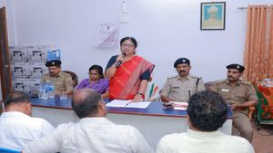  ബസുകള്‍ക്ക് അമിത വേഗത വേണ്ട; തൃശൂരില്‍ നിയമപൂട്ടൊരുക്കി മന്ത്രി ആര്‍ ബിന്ദു