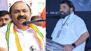 'വികസനം ചര്‍ച്ച ചെയ്യുന്നത് നാലാംകിട രാഷ്ട്രീയമാണോ?, ദുരവസ്ഥ തന്നെ'; സതീശനോട് വാസവന്‍