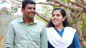 ഒന്നാം വിവാഹ വാർഷികം ആഘോഷിച്ച് ആര്യയും സച്ചിനും;  പ്രണയാർദ്രമായ കുറിപ്പുമായി ആര്യ