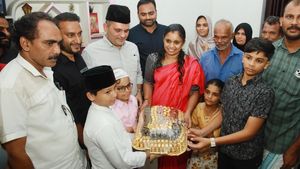 ഇതാണ് കേരളം, ഇതാണ് സ്നേഹത്തിന്റെ മലപ്പുറം മോഡൽ; ഷീനയെ കാണാനെത്തി മുനവ്വറലി തങ്ങൾ