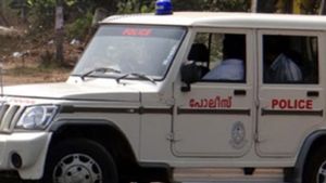 കാർ യാത്രക്കാരിയേയും കുടുംബത്തേയും മർദ്ദിച്ചു: നടക്കാവ് എസ്ഐക്കെതിരെ പൊലീസ് കേസ്