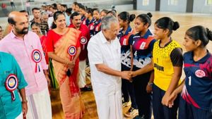 പത്ത് വർഷം കൊണ്ട് കേരളത്തെ സമ്പൂർണ്ണ കായിക സാക്ഷരതാ സംസ്ഥാനമാക്കും: മുഖ്യമന്ത്രി