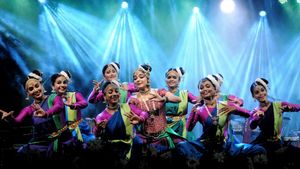 റിമ കല്ലിങ്കലും സംഘവും തകർത്താടി: ഉത്സവ ലഹരിയിലമർന്ന് കോഴിക്കോട്, ഇനിയും ആഘോഷ രാവുകള്‍