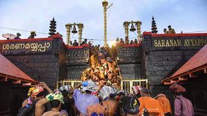 ശബരിമല തീർത്ഥാടനം : ശുചീകരണത്തിനായി 1000 വിശുദ്ധി സേനാംഗങ്ങളെ നിയോഗിക്കും, ശമ്പളം വർധിപ്പിച്ചേക്കും