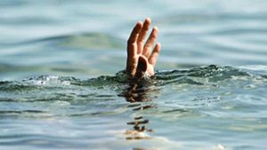 സര്‍വീസ് ബോട്ട് വള്ളത്തിലിടിച്ച് അപകടം; ഏഴാം ക്ലാസ് വിദ്യാര്‍ത്ഥിനിയെ കാണാതായി