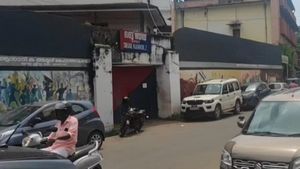 തലശേരിയിലെ സബ് ജയിലിന് മുന്‍പില്‍  ജയില്‍ കരാറുകാരനെയും പൊലീസിനെയും അക്രമിച്ച കൊലക്കേസ് പ്രതി അറസ്റ്റില്‍