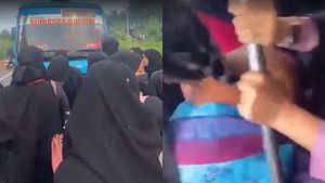 ശിരോവസ്ത്രം ധരിച്ചില്ല, ഹിന്ദു സ്ത്രീയെ മുസ്ലീം വിദ്യാര്‍ഥിനികള്‍ ഇറക്കിവിട്ടെന്ന് വ്യാജ പ്രചരണം